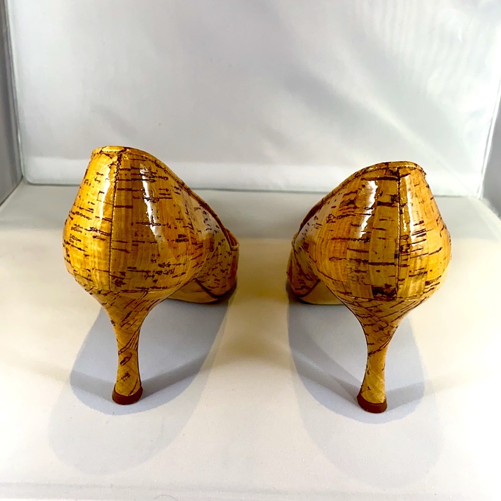 Manolo Blahnik Pump 36 1/2 Patent Cork - Picture 4 of 8